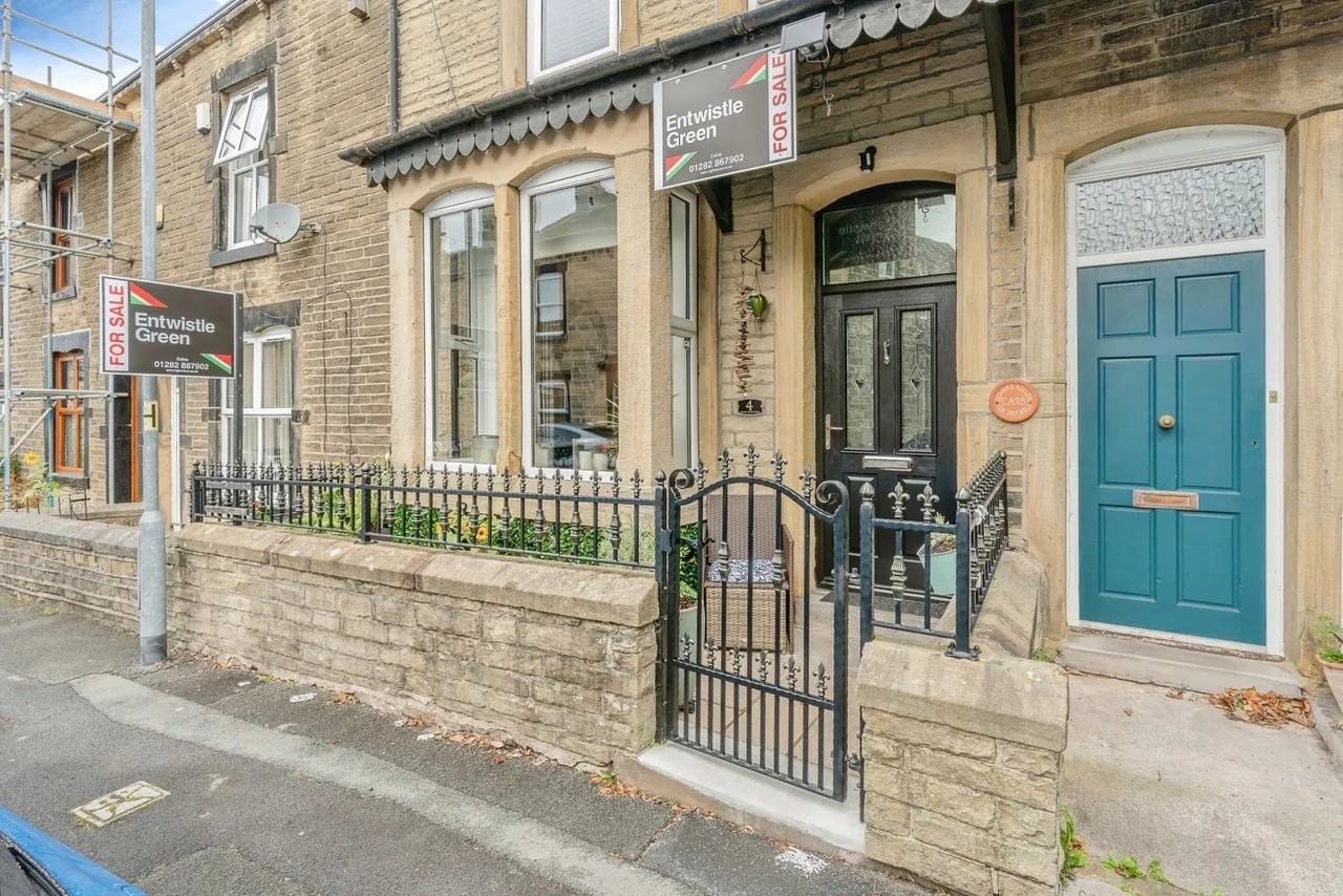 4 bed house for sale, Brown Street West, Colne, BB8