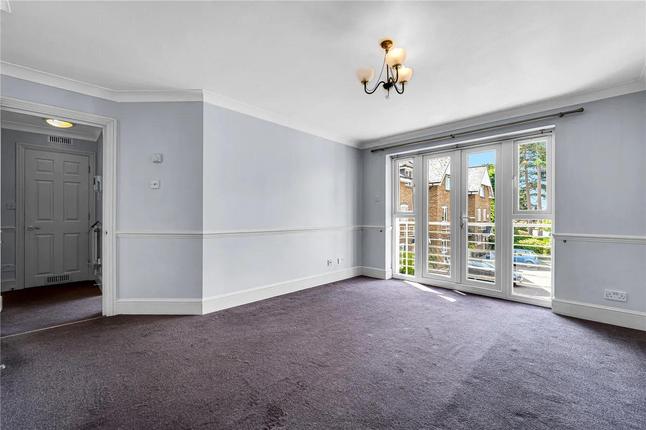Thames Close, Hampton, TW12 2ET, photo 3