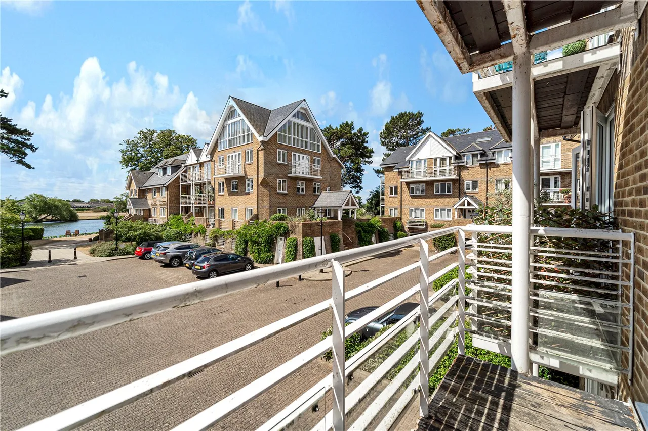 Thames Close, Hampton, TW12 2ET, photo 5
