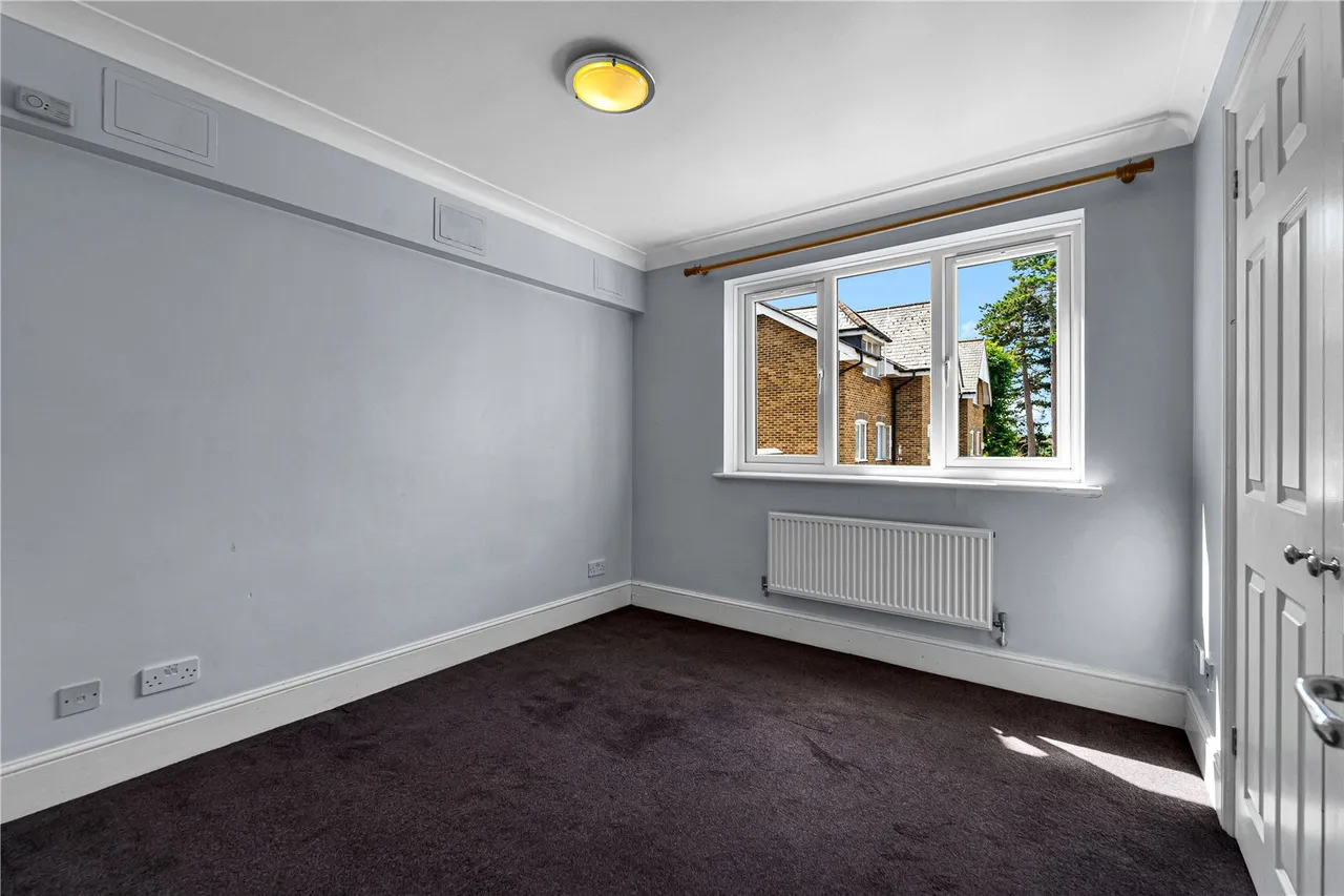 Thames Close, Hampton, TW12 2ET, photo 6
