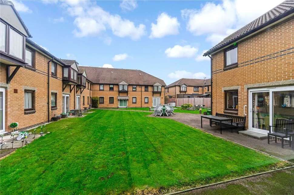 Portland Close, Chadwell Heath, RM6, photo 8