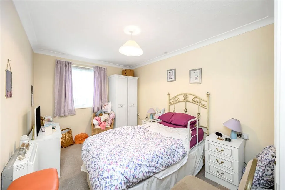 Portland Close, Chadwell Heath, RM6, photo 5