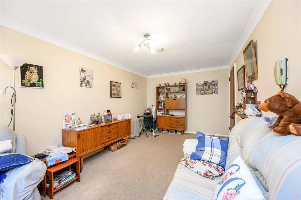 Portland Close, Chadwell Heath, RM6, photo 3