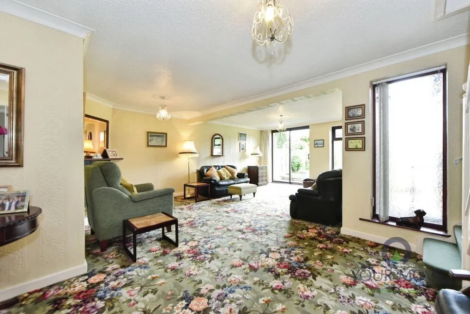 Rochdale Road, Shaw, Greater Manchester, OL2, photo 2