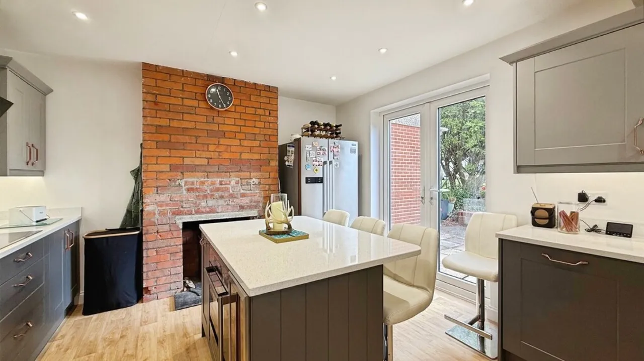 Leigh Road, Westbury, photo 6