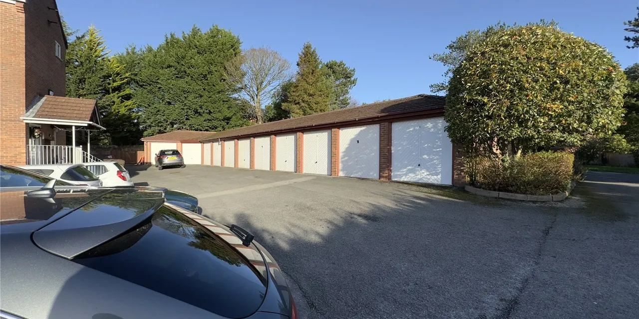 Thurstaston Road, Heswall, CH60, photo 18