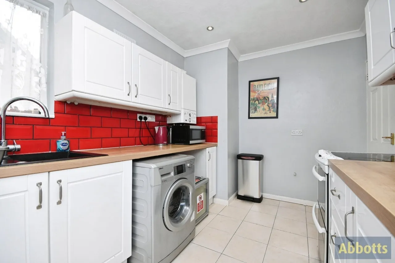 Louis Drive East, Rayleigh, Essex, SS6, photo 8