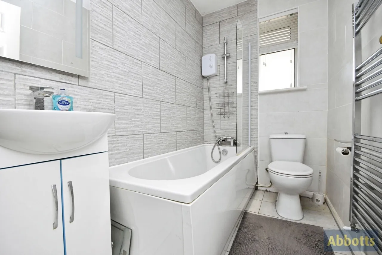 Louis Drive East, Rayleigh, Essex, SS6, photo 11