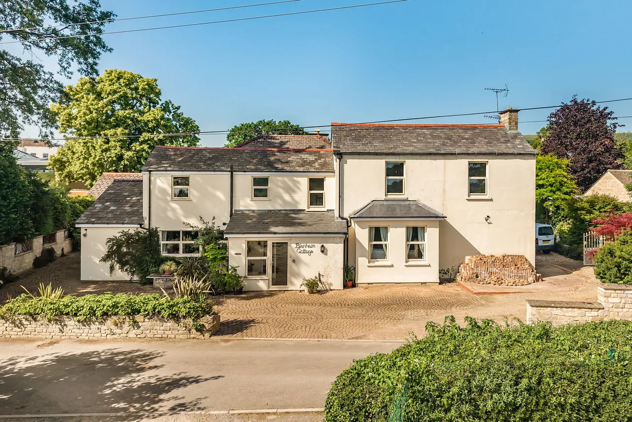 5 bed house for sale, Blacksmith Lane, Prestbury, GL52