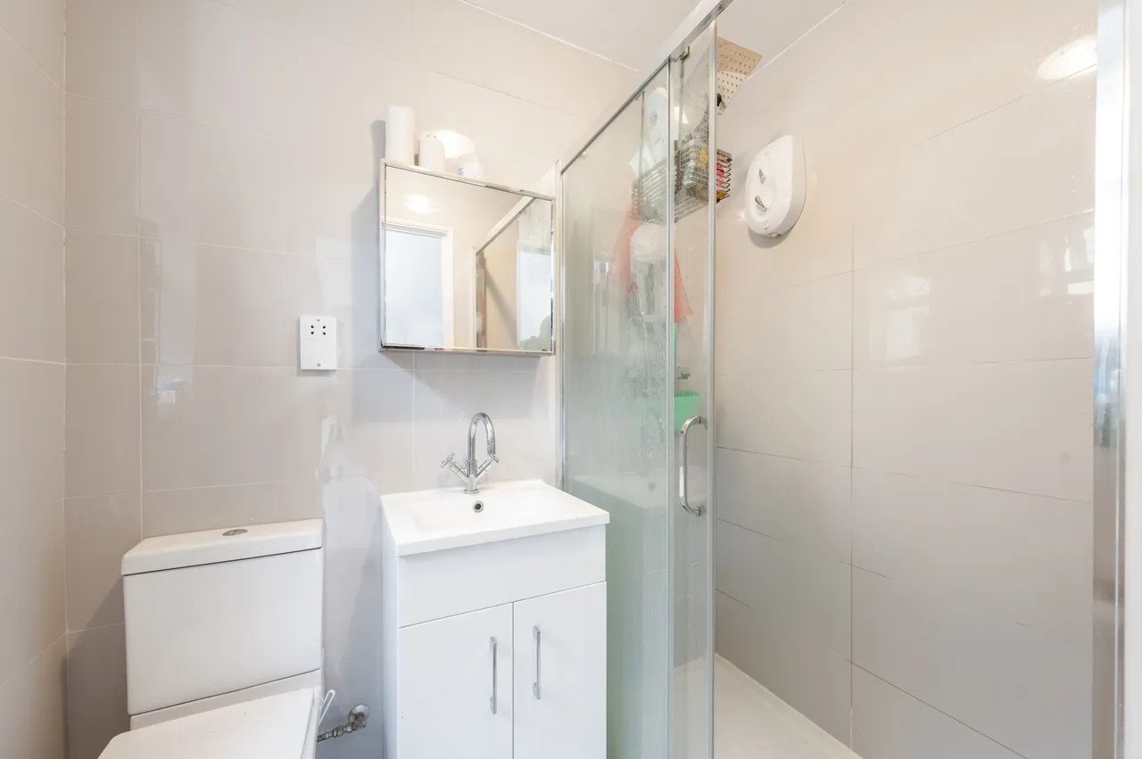 915a Garratt Lane, London, photo 6