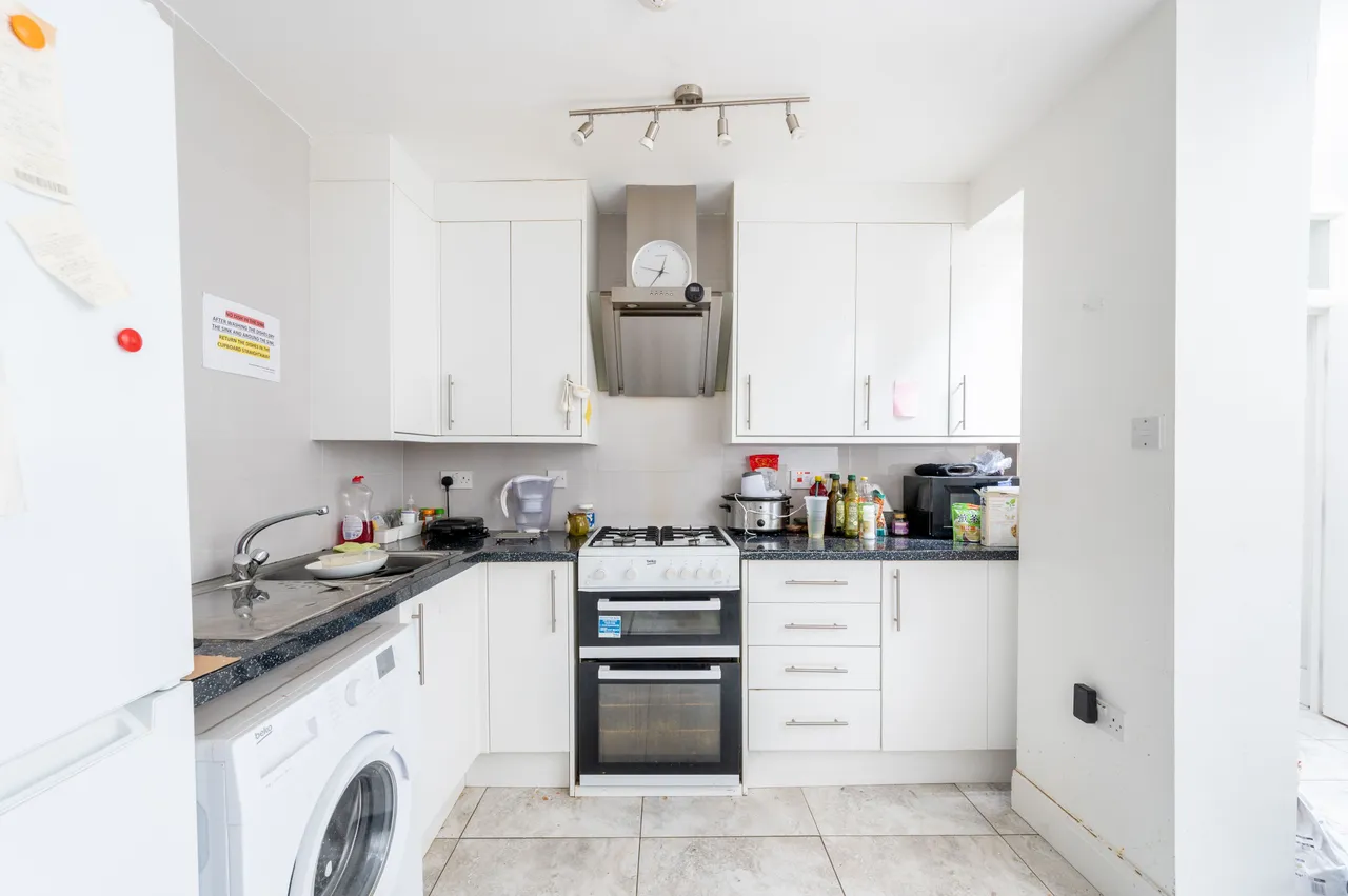 915a Garratt Lane, London, photo 5