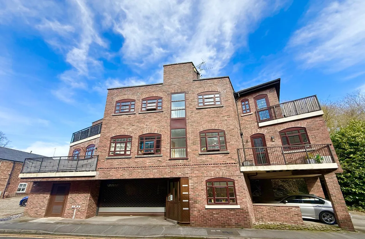 2 bed flat for sale, Elizabeth Street, Macclesfield, SK11