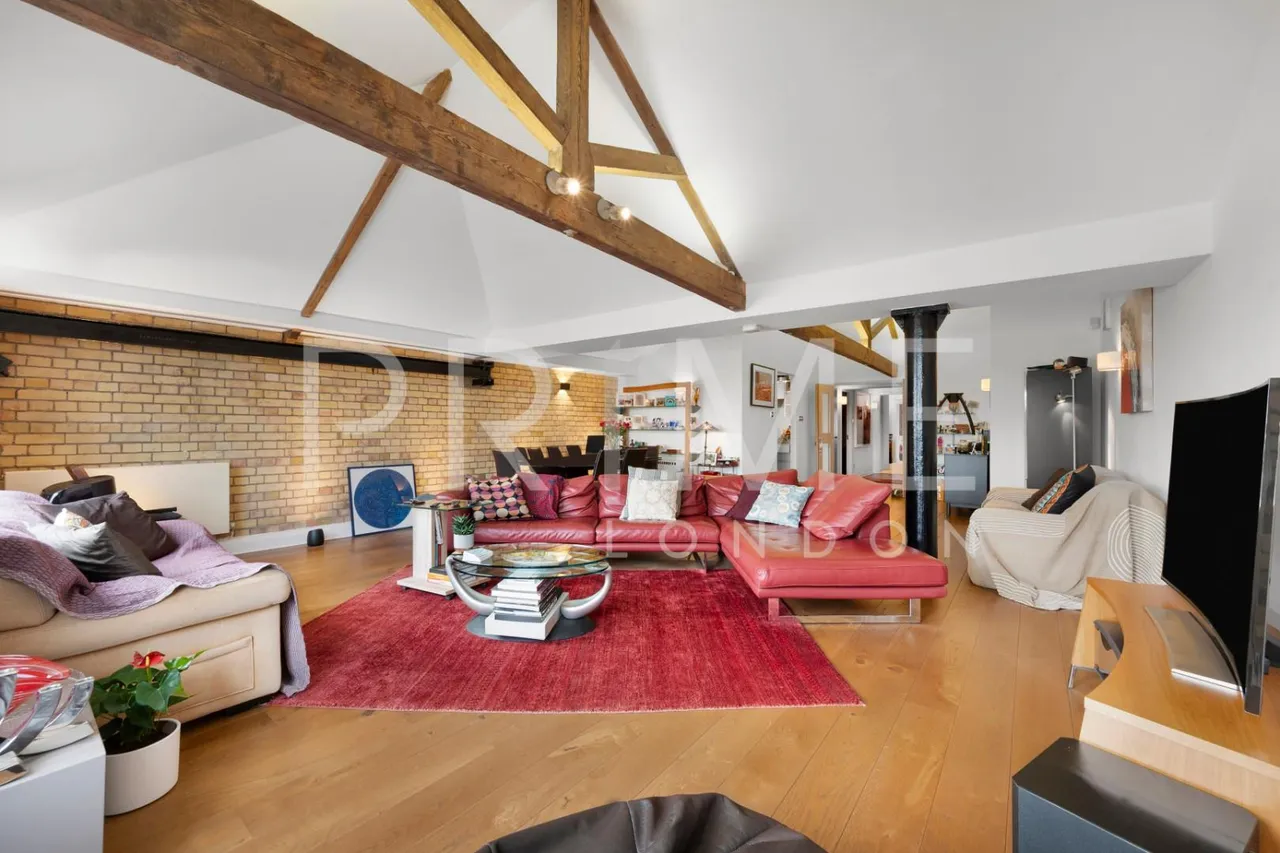 2 bed flat for sale, Merchant Court, Wapping, E1W