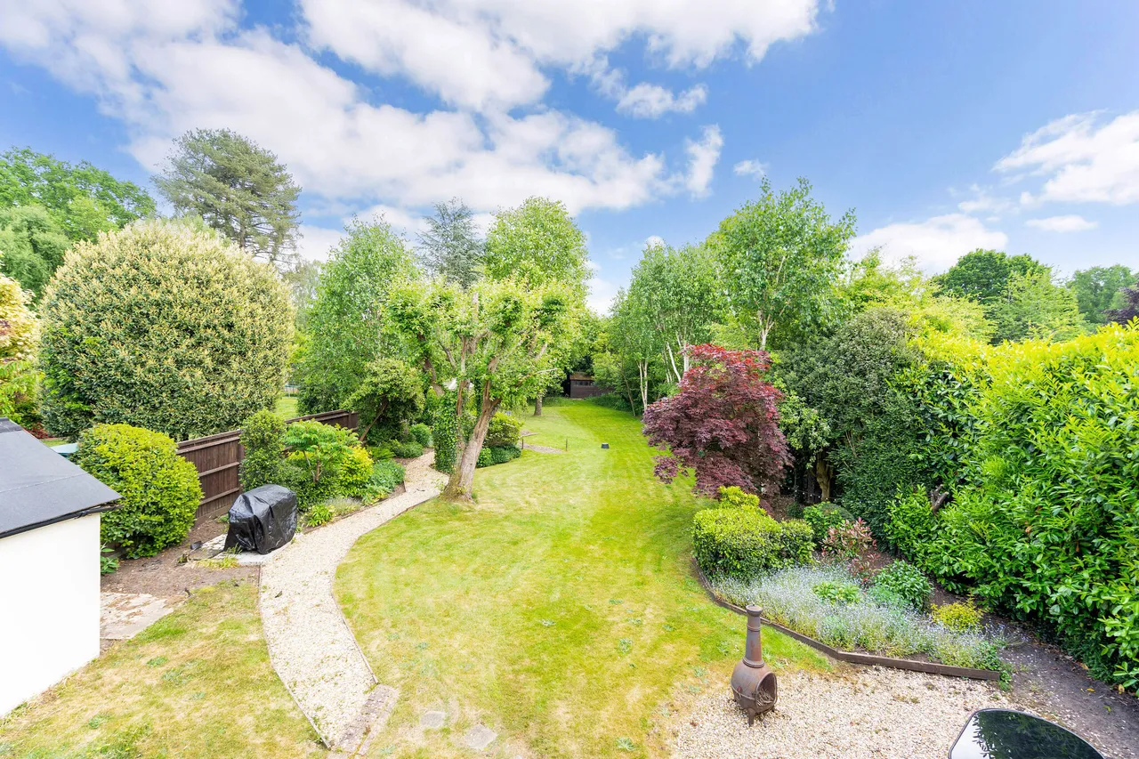Hale House Lane, Churt, GU10, photo 9