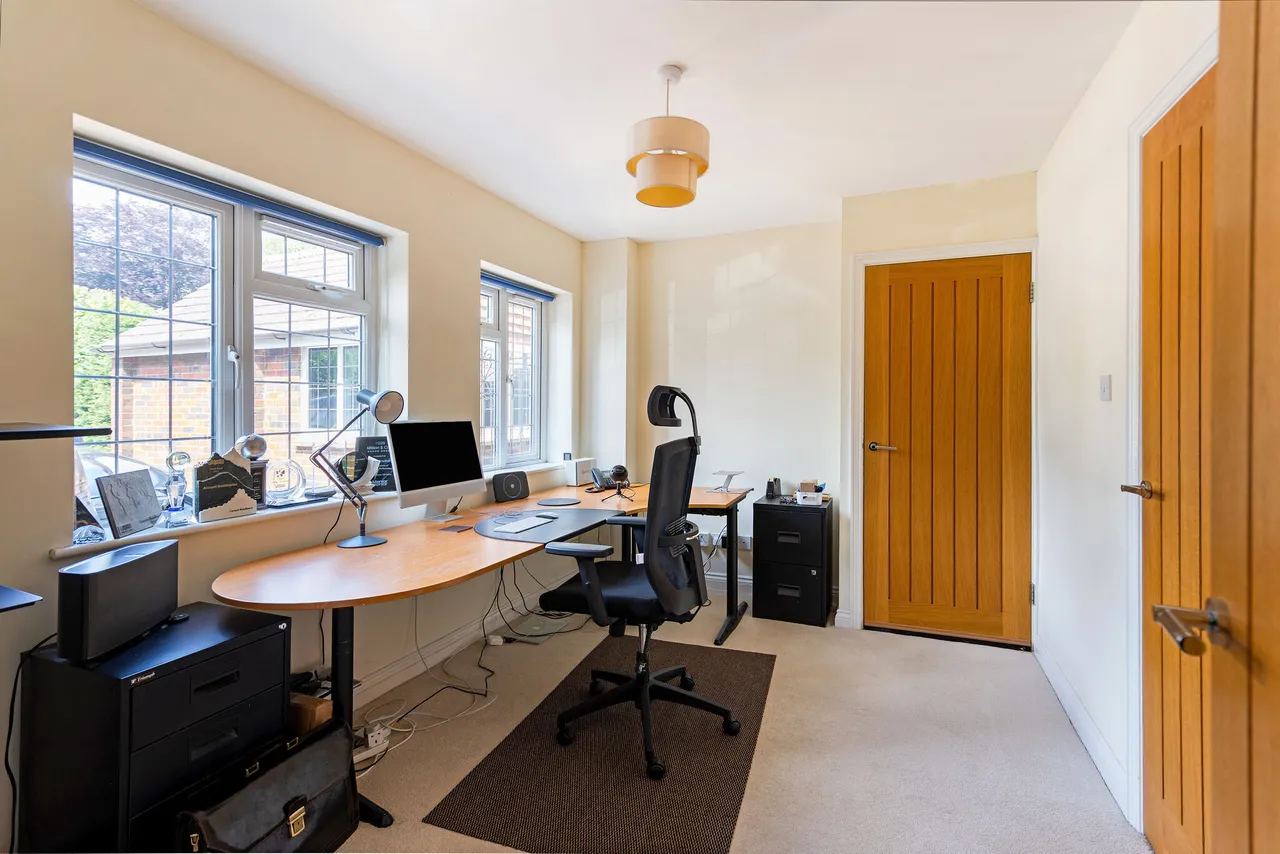 Hale House Lane, Churt, GU10, photo 14