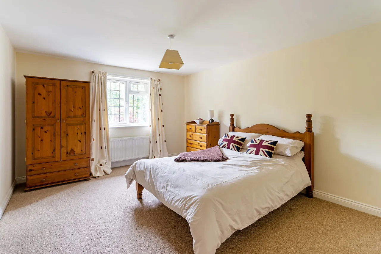 Hale House Lane, Churt, GU10, photo 13