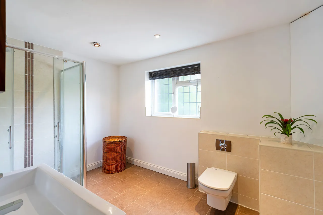 Hale House Lane, Churt, GU10, photo 18