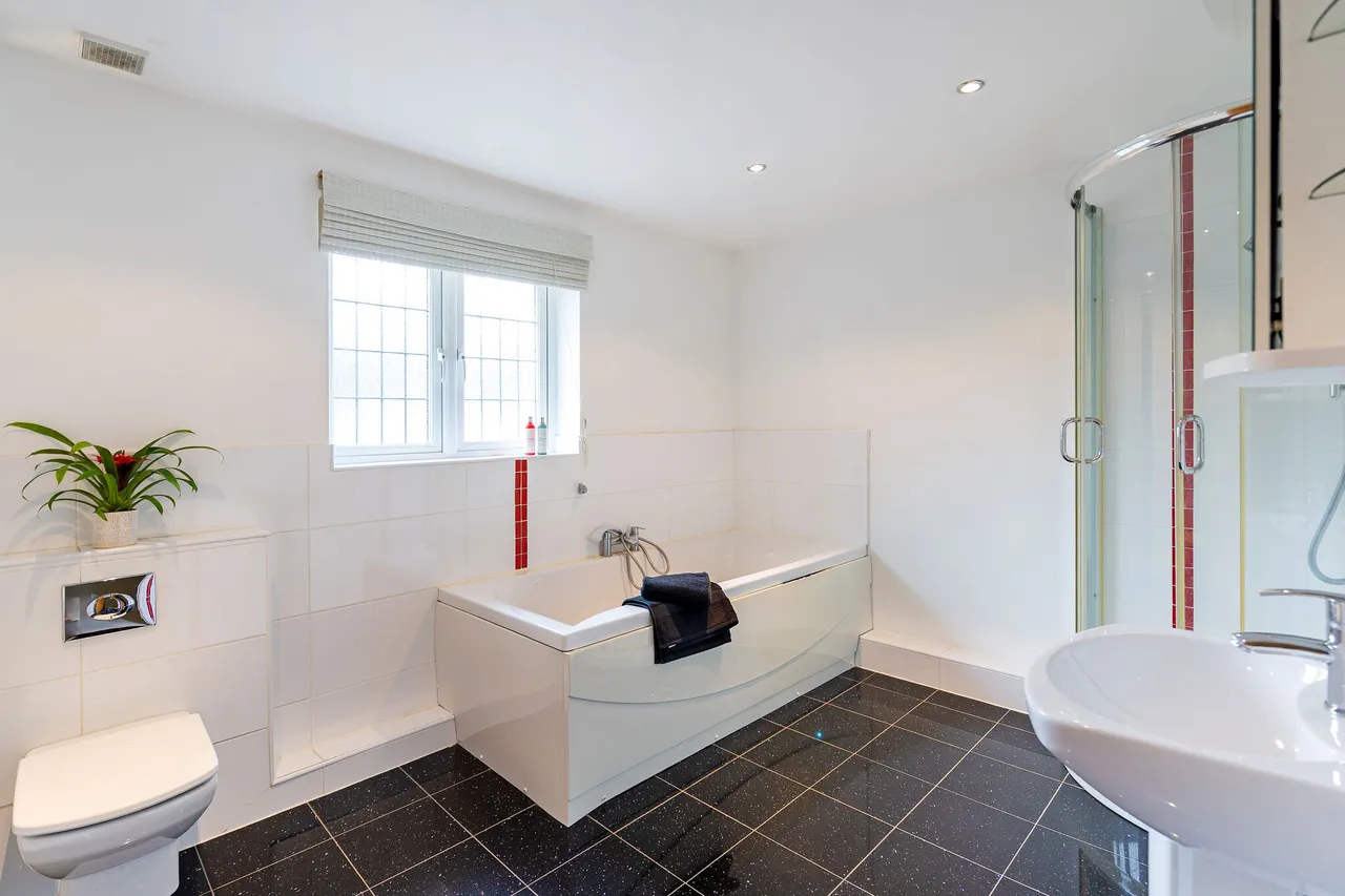 Hale House Lane, Churt, GU10, photo 11