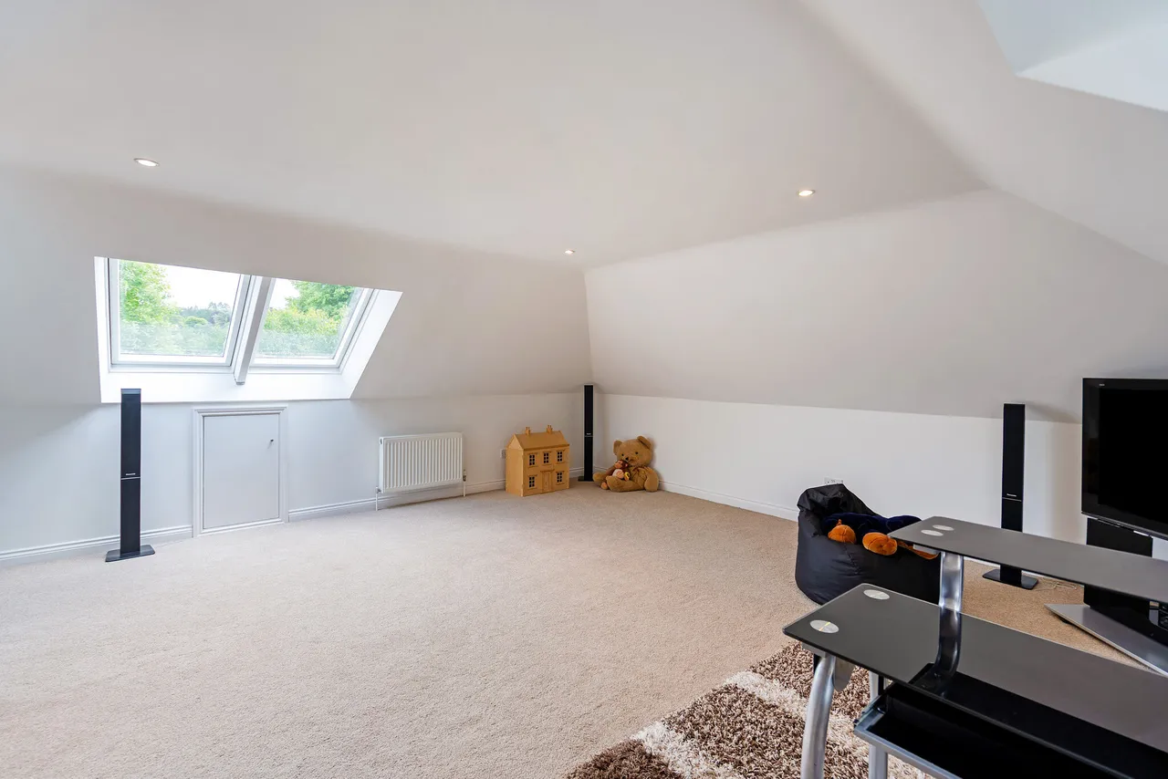 Hale House Lane, Churt, GU10, photo 17