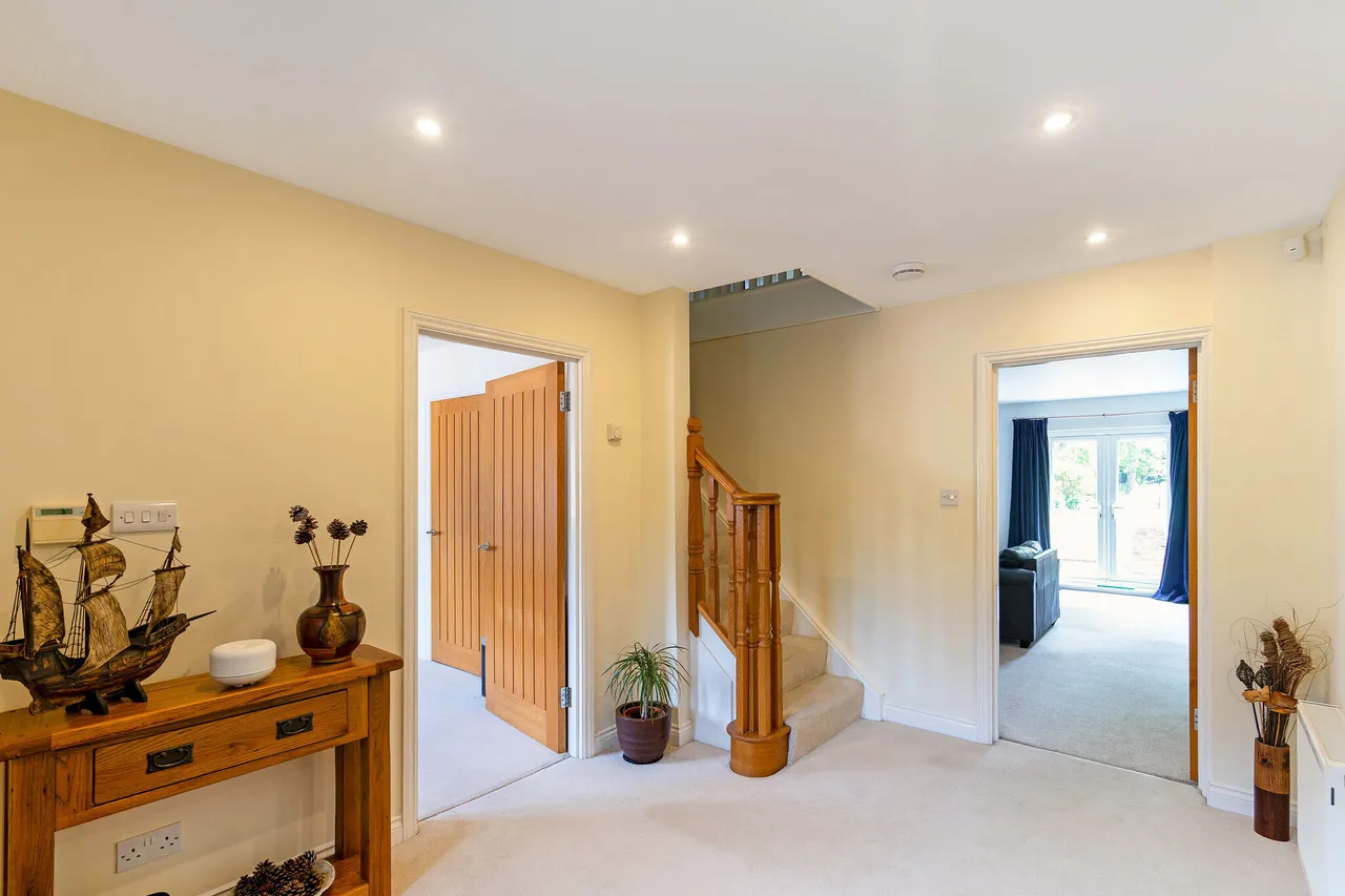 Hale House Lane, Churt, GU10, photo 19
