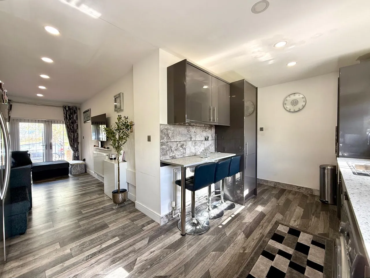Queens Drive, Swindon, Wiltshire, SN3 1BA, photo 2