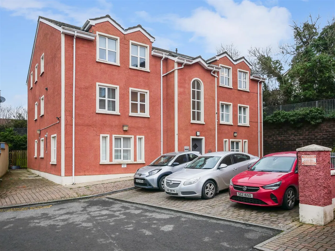 2 bed flat to rent, Hampton Court, Ballygowan, BT23