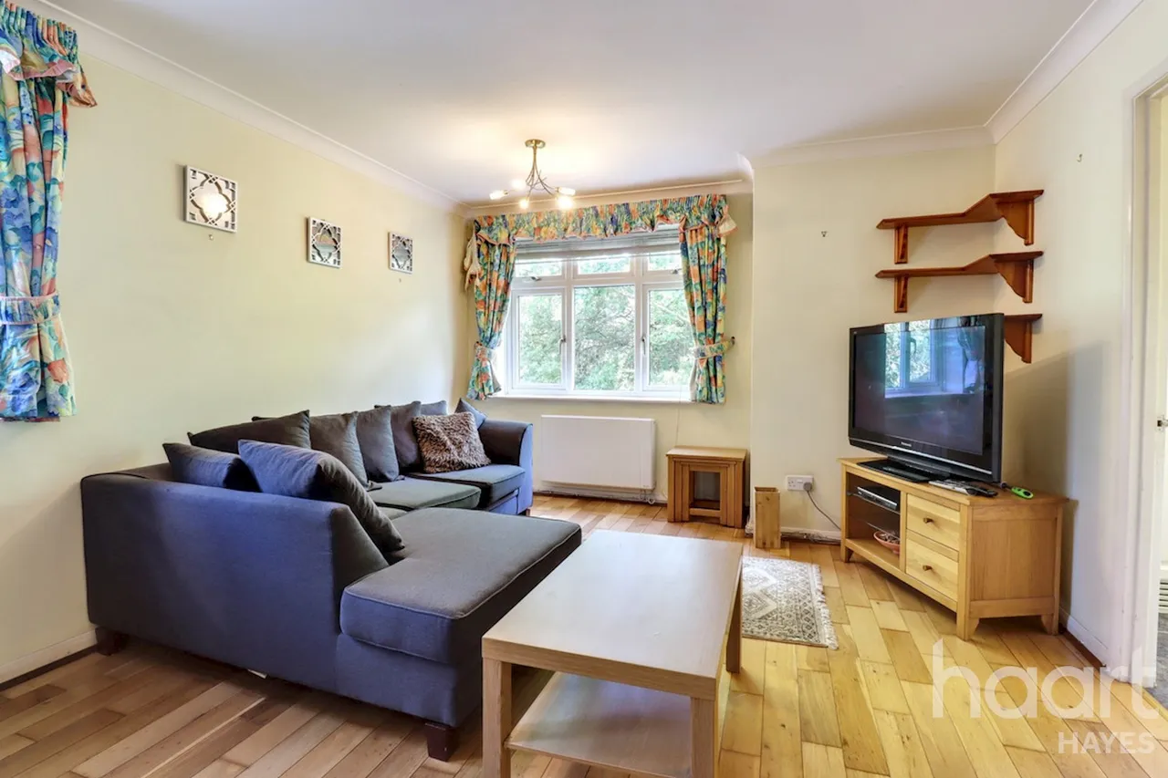 2 bed flat to rent, Gainsborough Road, Hayes, UB4
