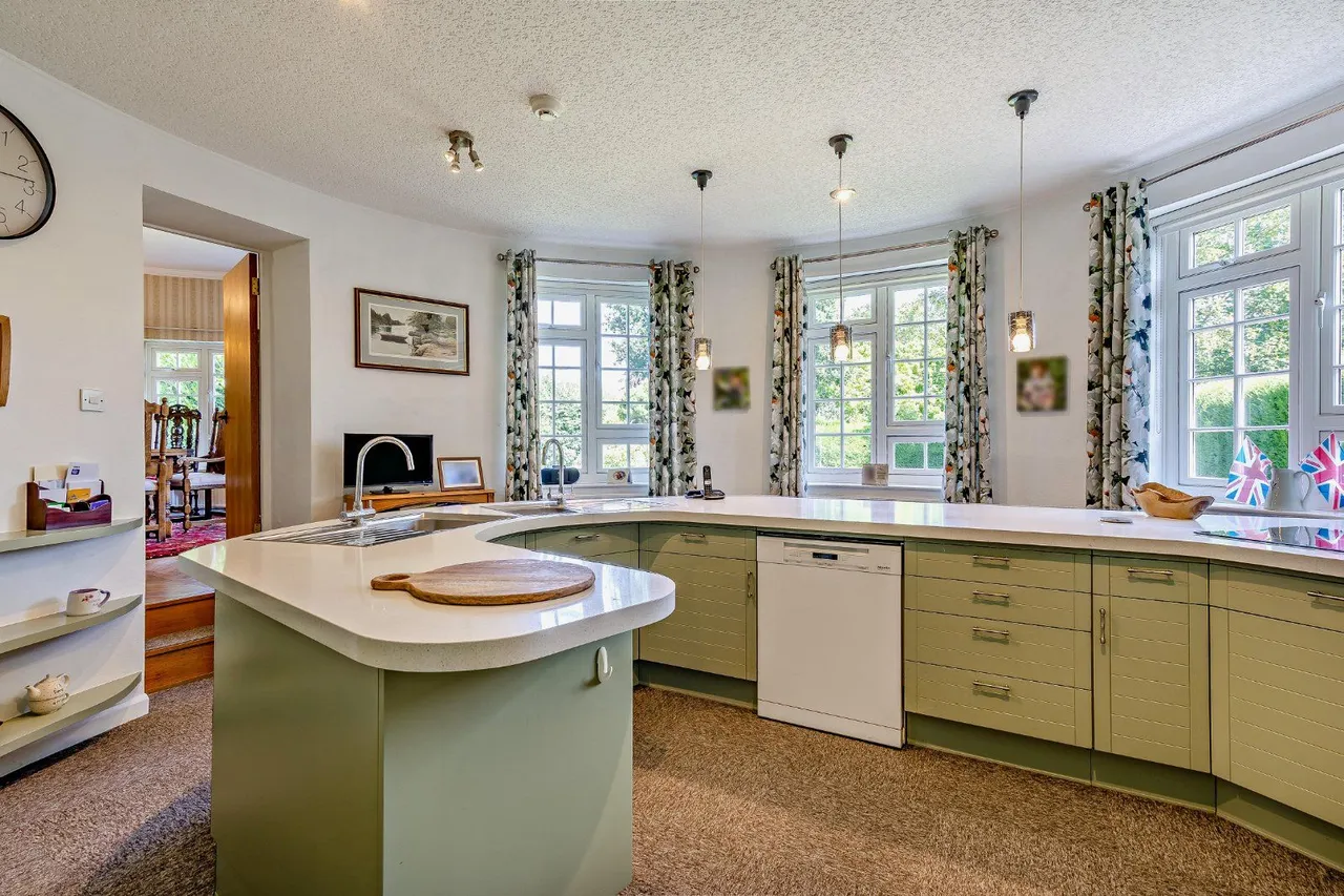Bells Farm Road, East Peckham, Tonbridge, Kent, TN12 5NA, photo 6