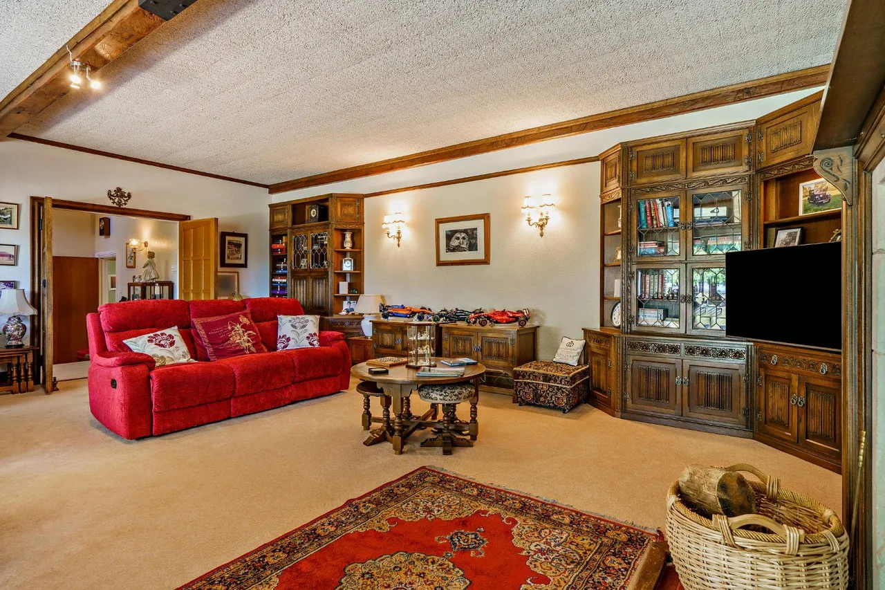 Bells Farm Road, East Peckham, Tonbridge, Kent, TN12 5NA, photo 3