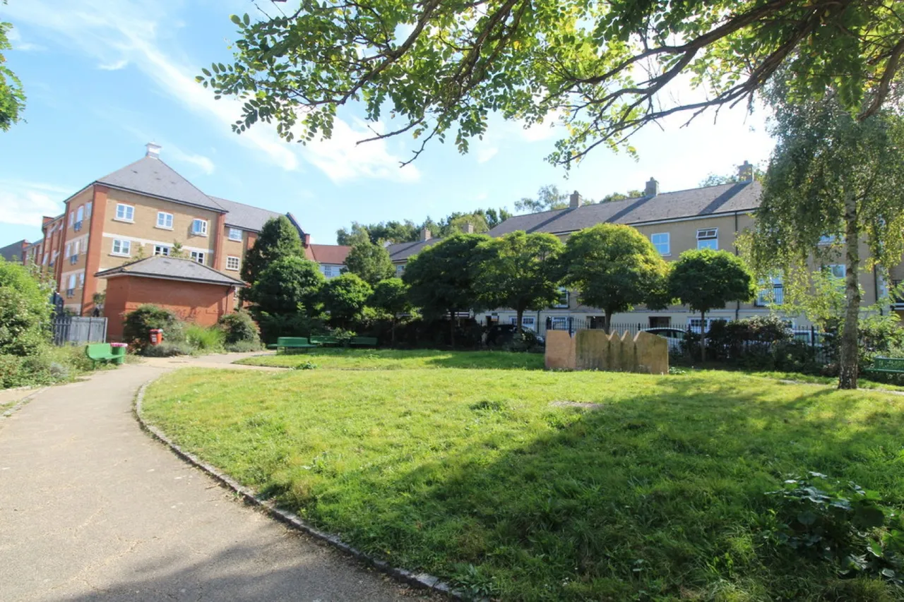 2 bed flat for sale, Albany Gardens, Hythe, CO2