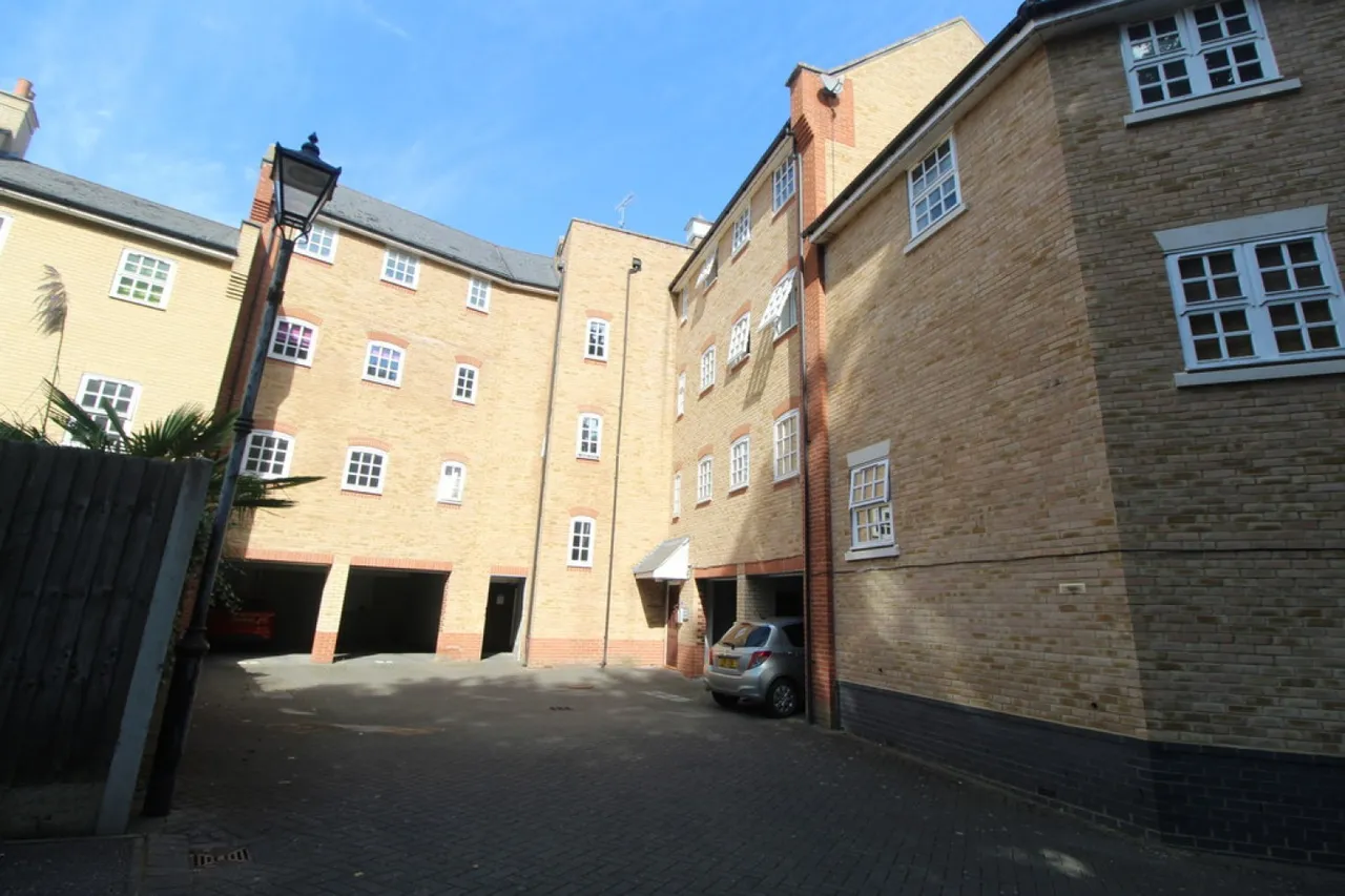 Albany Gardens, Hythe, CO2, photo 10