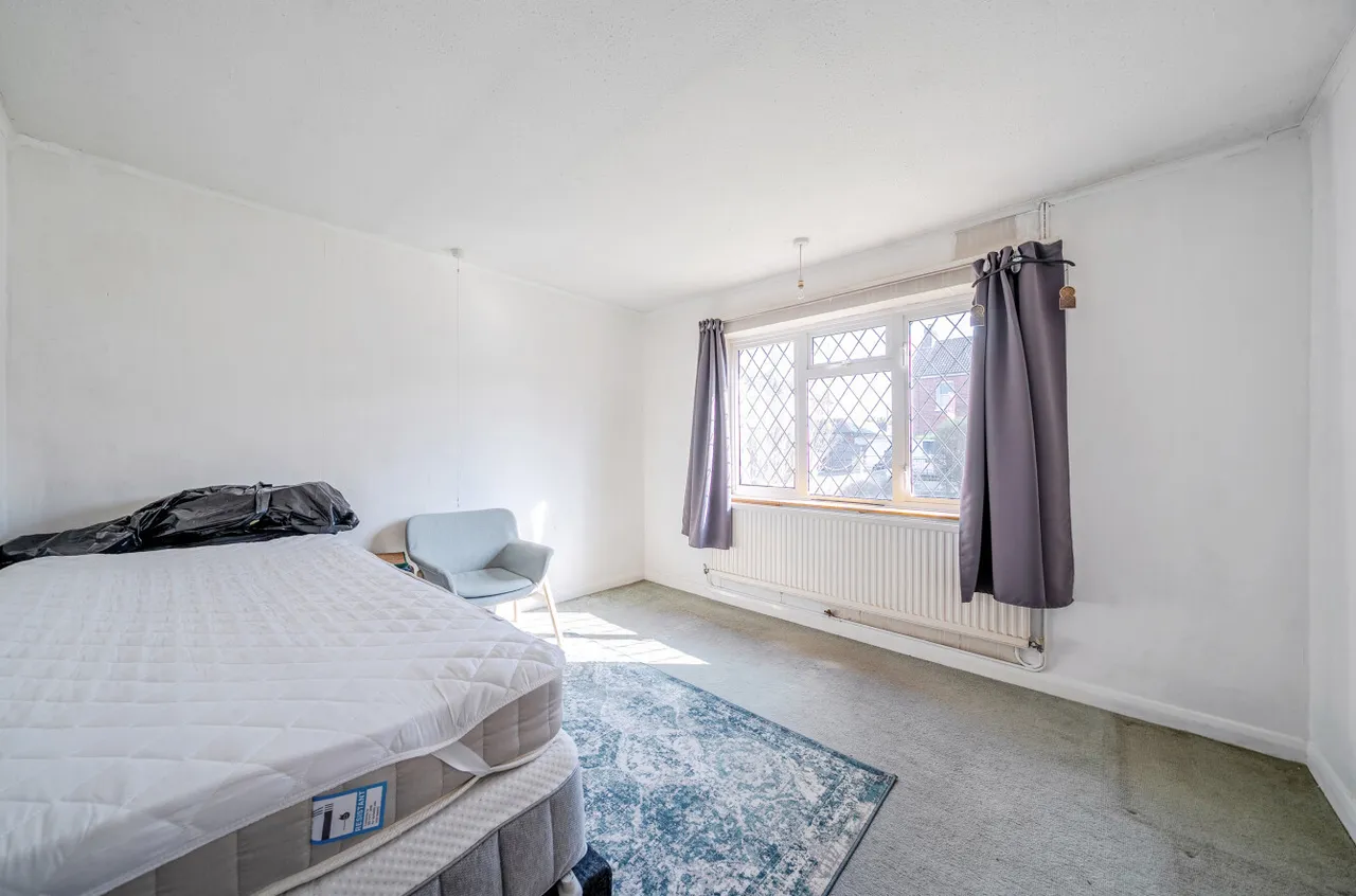 Salisbury Grove, Mytchett, Camberley, Surrey, GU16 6BP, photo 4
