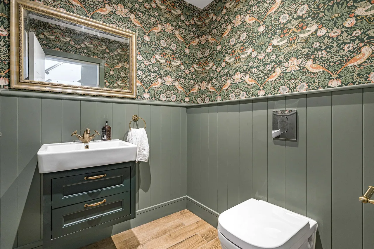 High Street, Haslemere, GU27, photo 17