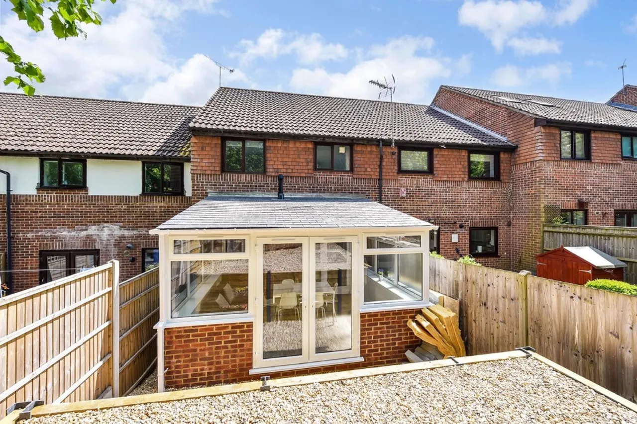 Honeysuckle Close, Badger Farm, Winchester, photo 12