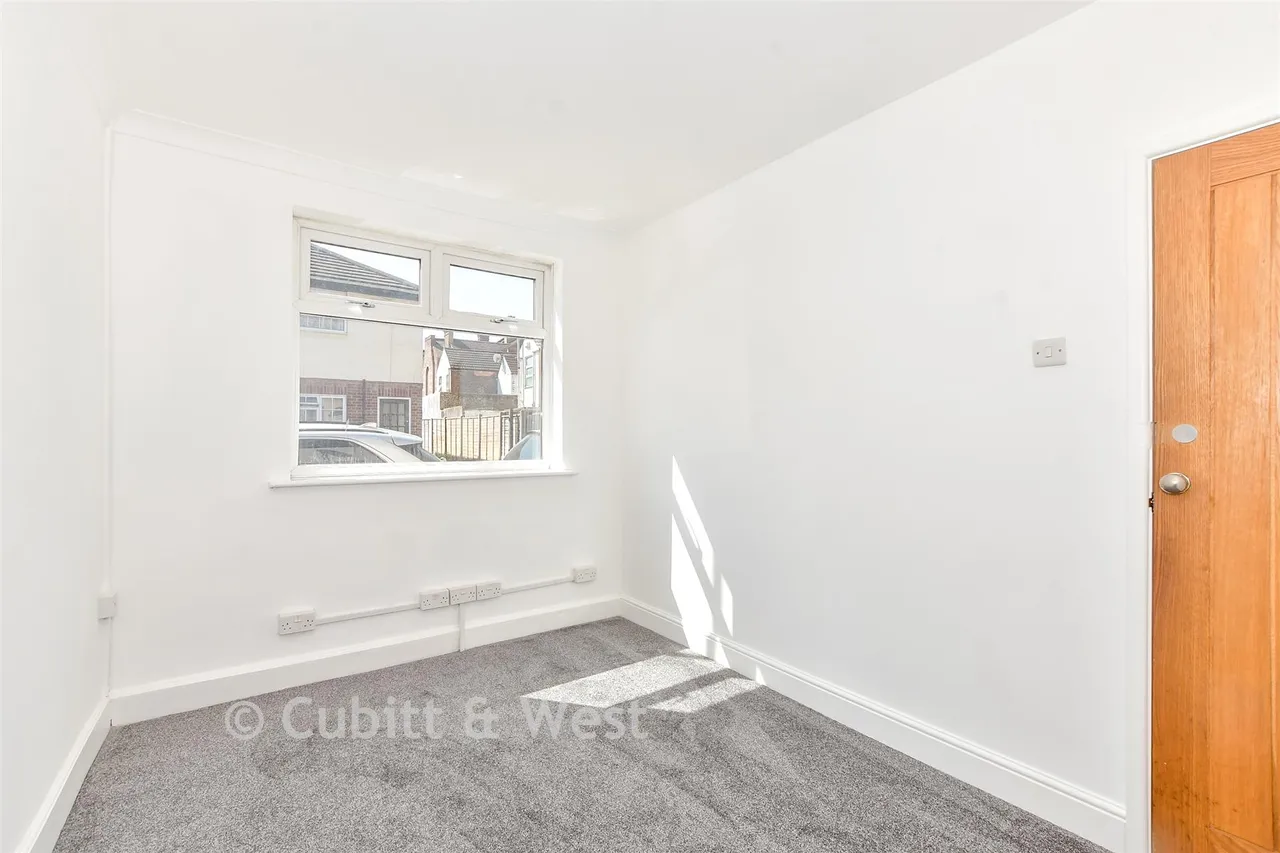 Toronto Road, Portsmouth, PO2, photo 3