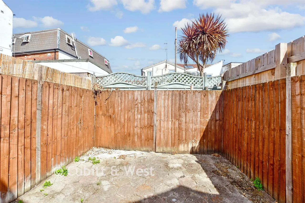 Toronto Road, Portsmouth, PO2, photo 10