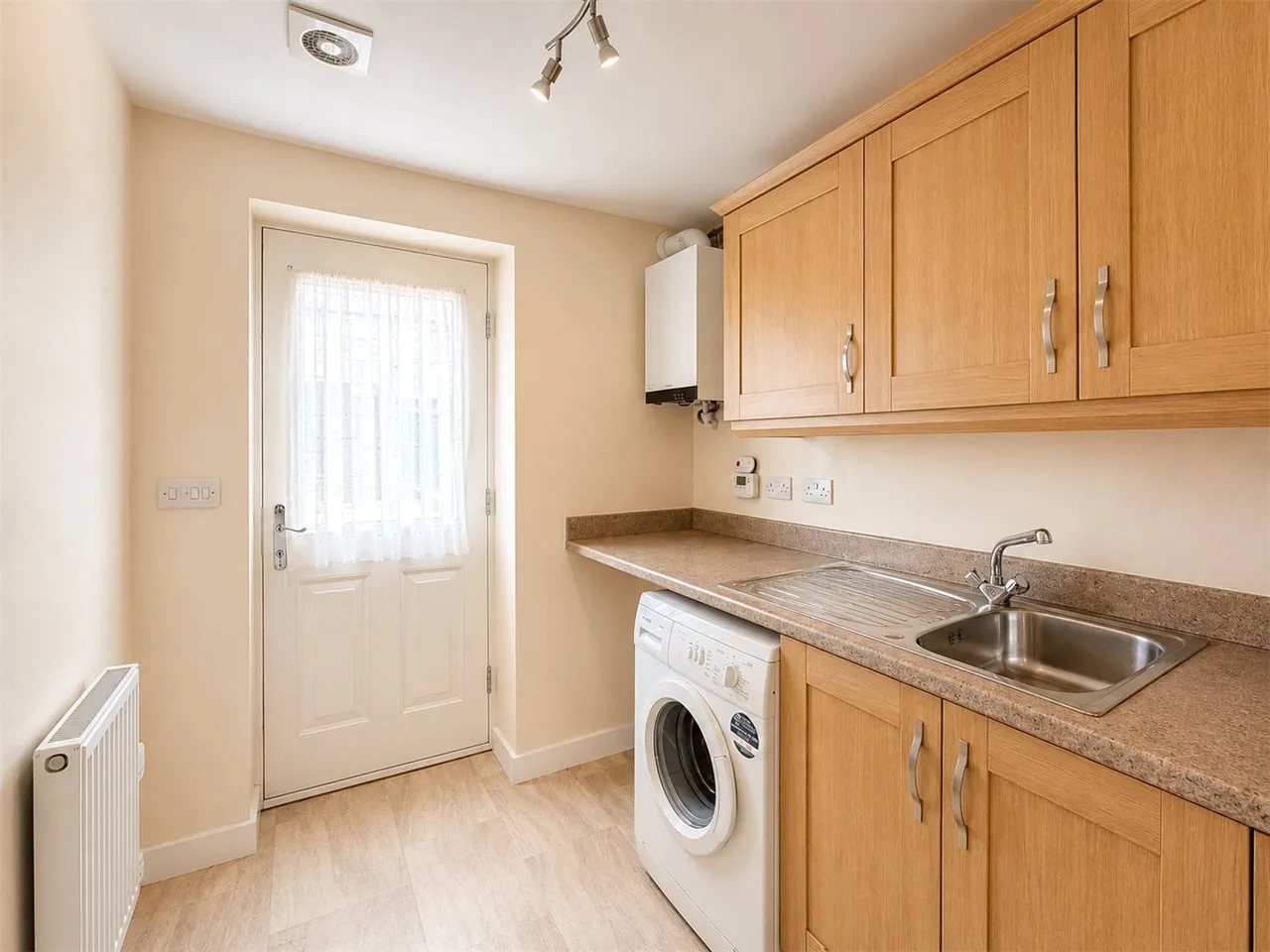 Pentland Drive, Greylees, Sleaford, Lincolnshire, NG34, photo 4
