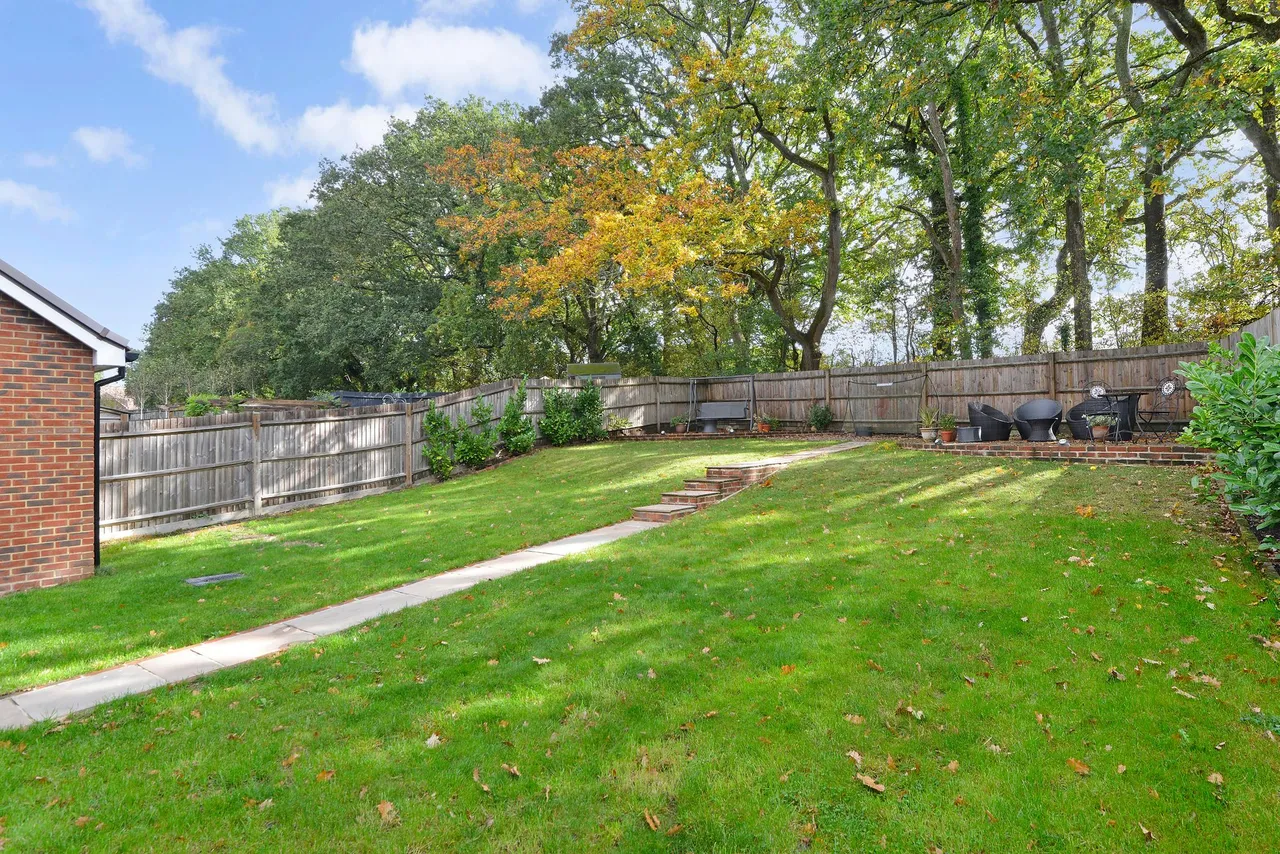 Longhurst Avenue, Cranleigh, GU6, photo 4