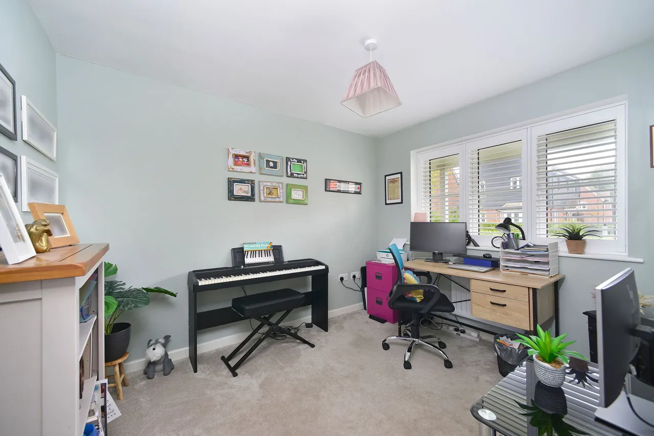 Longhurst Avenue, Cranleigh, GU6, photo 7