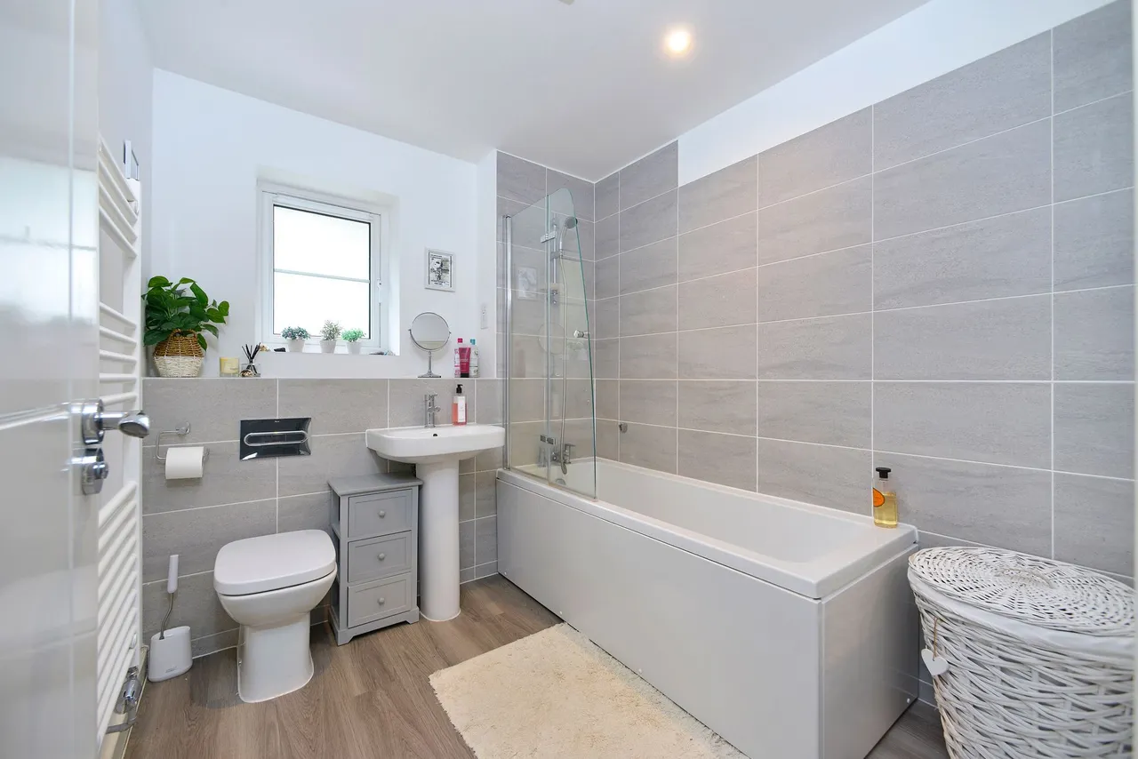 Longhurst Avenue, Cranleigh, GU6, photo 12