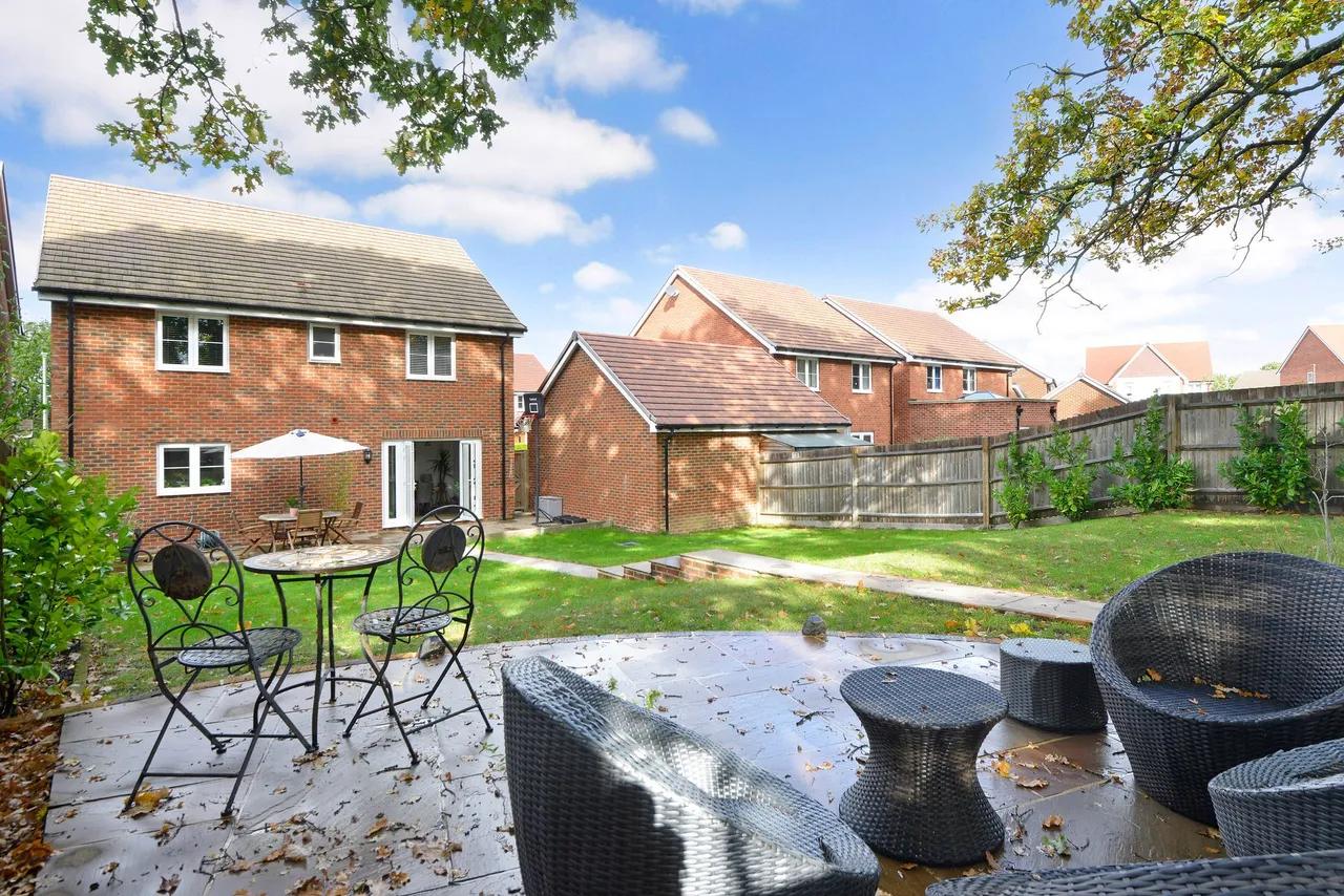 Longhurst Avenue, Cranleigh, GU6, photo 17