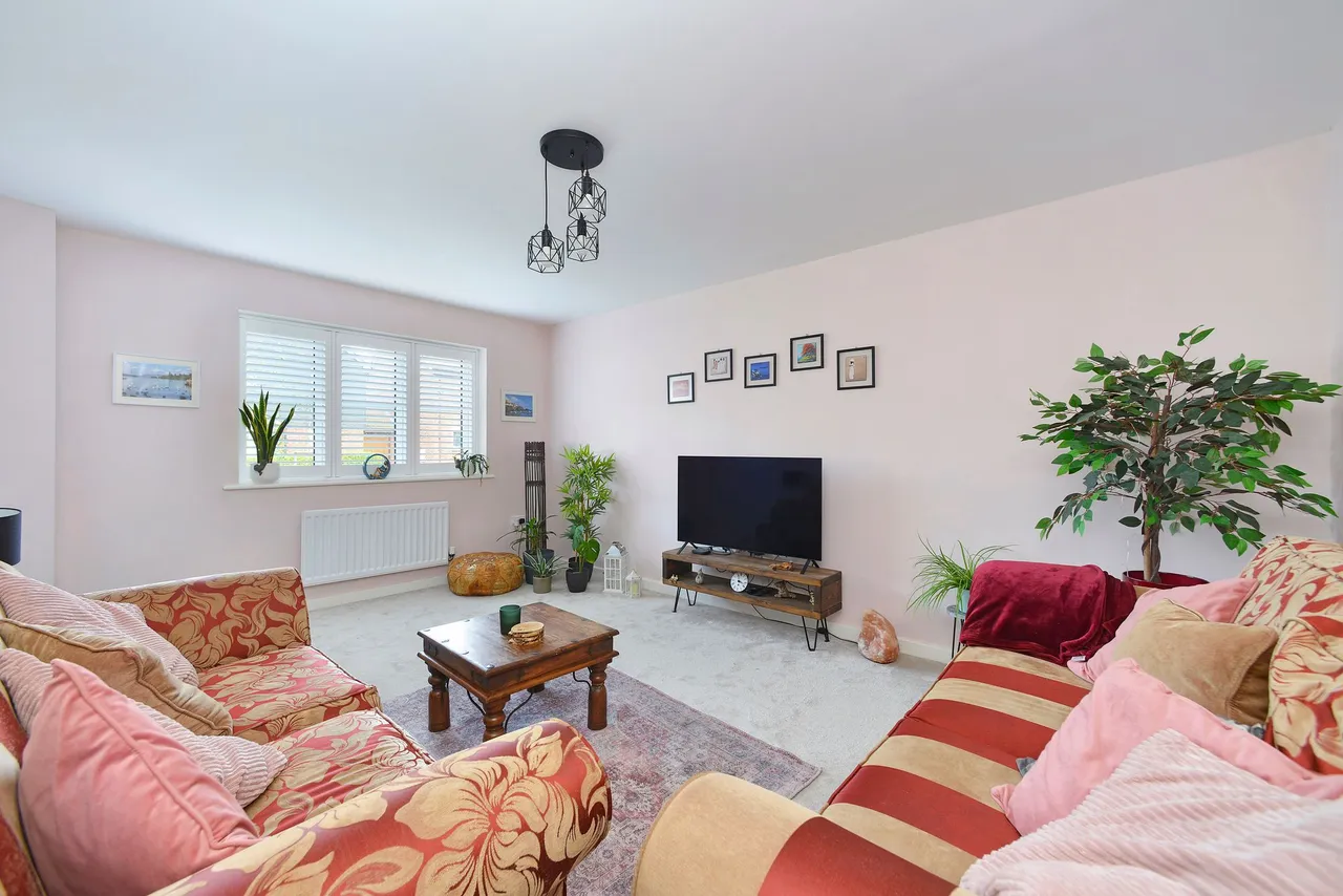 Longhurst Avenue, Cranleigh, GU6, photo 3