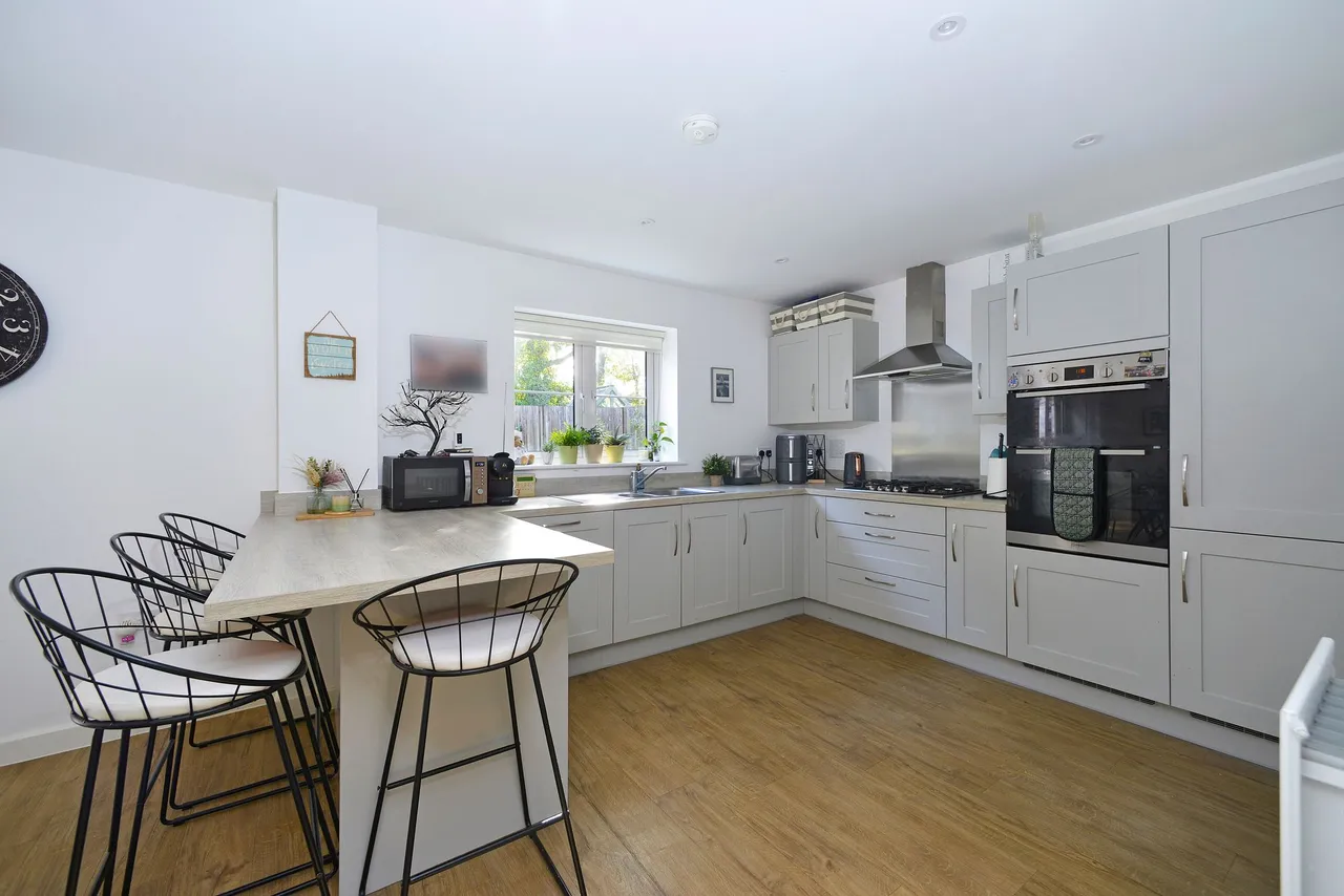 Longhurst Avenue, Cranleigh, GU6, photo 6