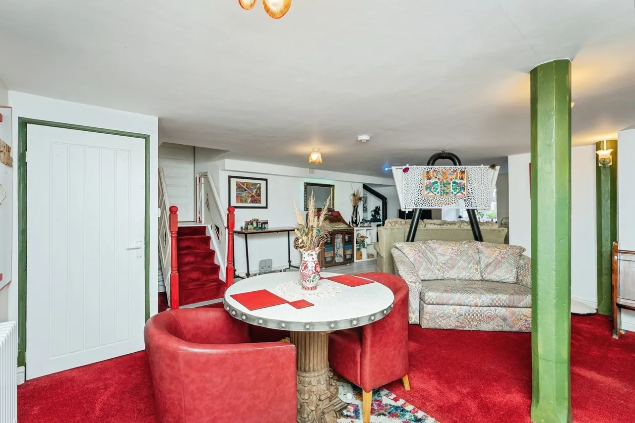 Coleshill Street, Holywell, CH8, photo 5