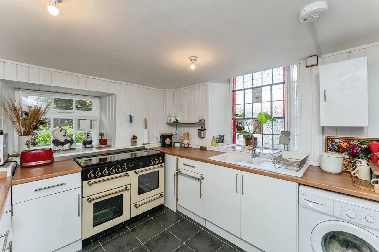 Coleshill Street, Holywell, CH8, photo 2