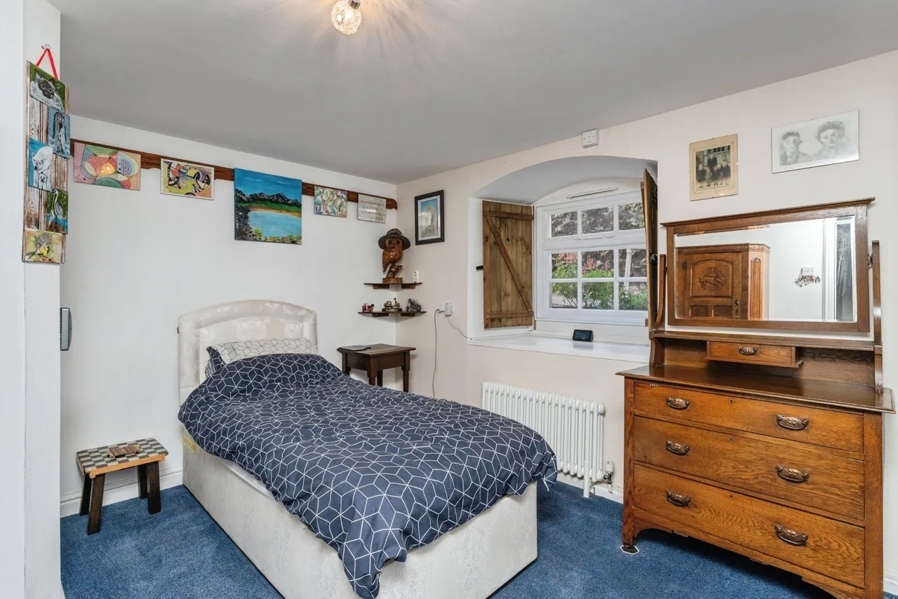 Coleshill Street, Holywell, CH8, photo 11