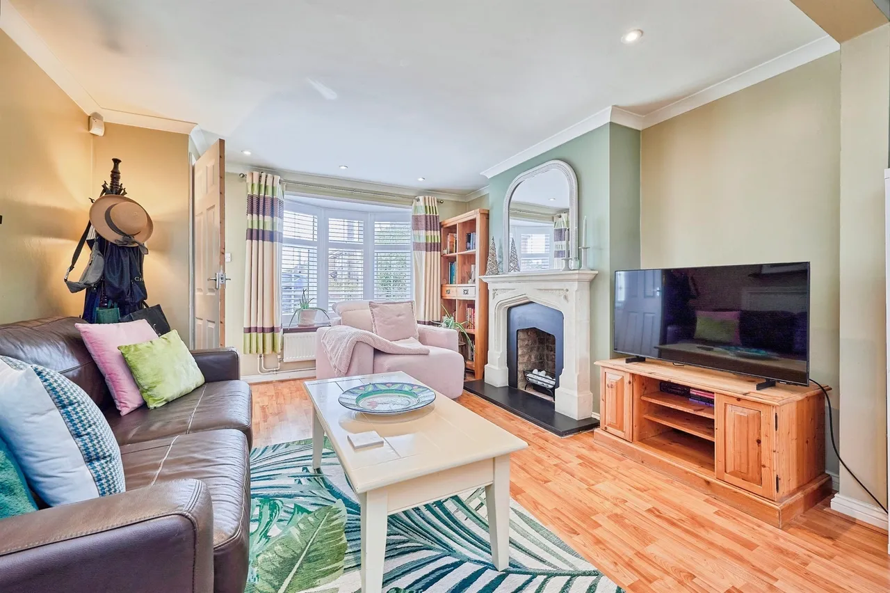 Hawthorn Way, Royston, photo 2