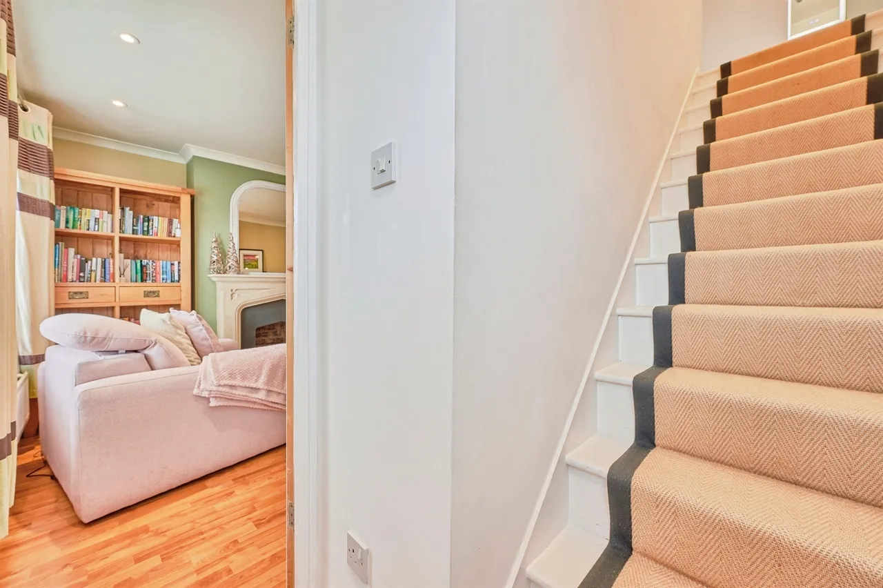 Hawthorn Way, Royston, photo 5