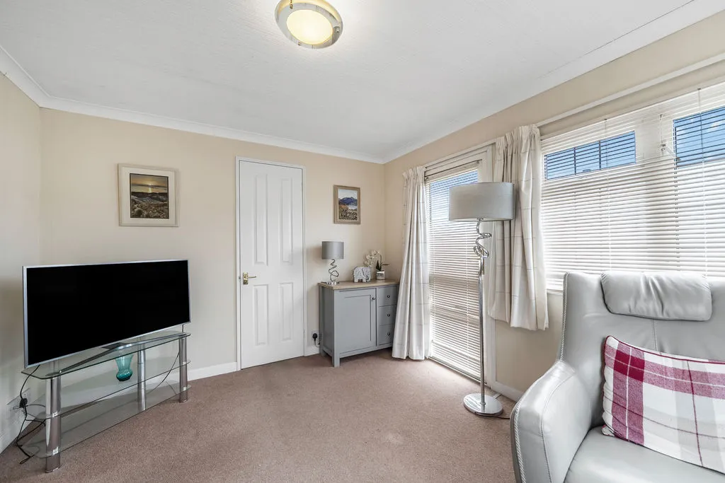Weybridge Park Estate, Addlestone KT15 2RB, photo 5