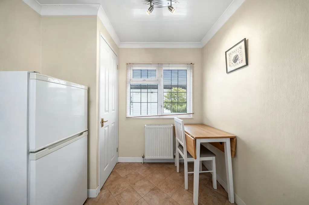 Weybridge Park Estate, Addlestone KT15 2RB, photo 8